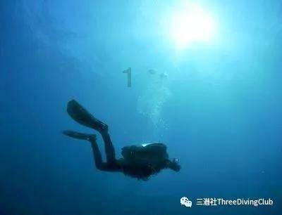 一块木料长12米宽三米把它锯成最大的正方形正方形的边长是多少米可以锯成这样？游戏画面